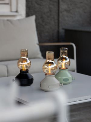 PR Home Glimt BordslampaIP44 Laddbar sand/amber