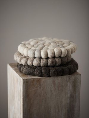 Nisha Grytunderlägg Nougat 20cm | Svanefors