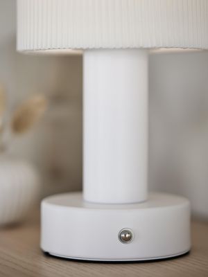 PR Home Tiara Bordslampa Laddbar vit