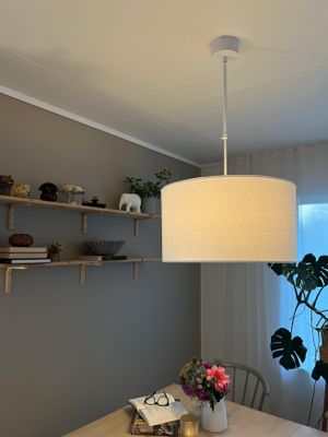 Sara Taklampa Linne Vit 55cm | PR Home