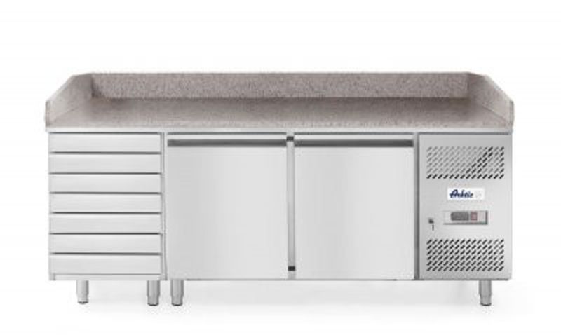 Två dörrar pizzabänk med sju lådor 280L - 250 L | 0/8C - 230V / 250W - R600a - 2