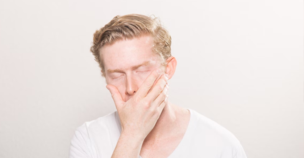 Halsfluss - Symptom, behandling och hur du kan testa dig själv med ett halsflusstest