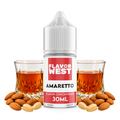 Flaska med Amaretto från Flavor West framför ett glas amaretto och mandel.