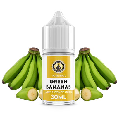 Flaska med Green Bananas från Inawera framför gröna bananer.