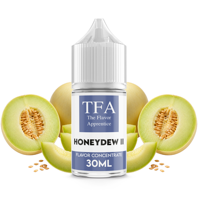 Flaska med Honeydew II från The Flavor Apprentice framför en uppskuren honungsmelon.