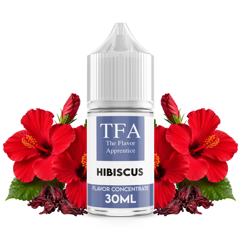 Flaska med Hibiscus från The Flavor Apprentice framför röda hibiskusblommor.
