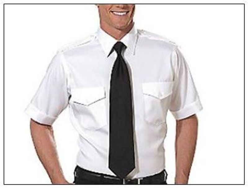 Pilotskjorta med axelklaffar och kort ärm