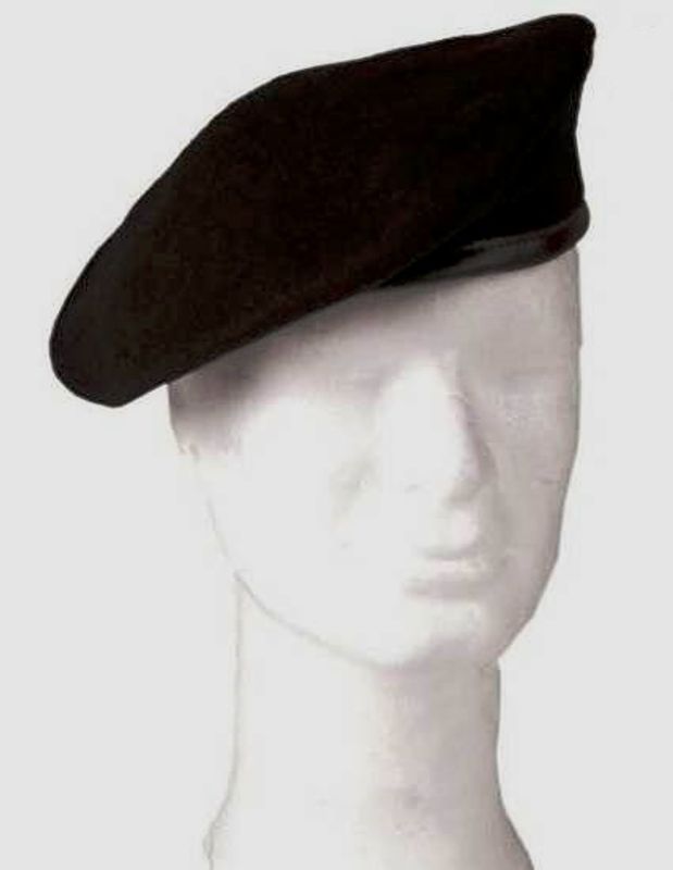 Svart militär basker