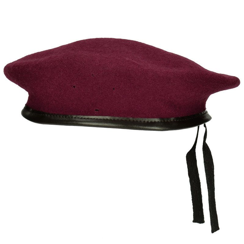 Vin röd militär basker