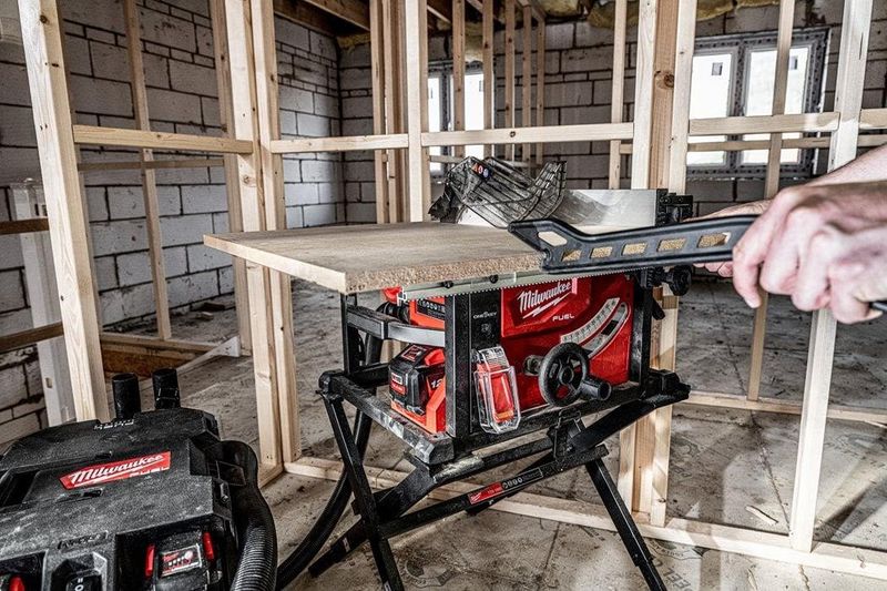 MILWAUKEE BORDSÅG M18 FUEL ONE KEY FTS210-121B