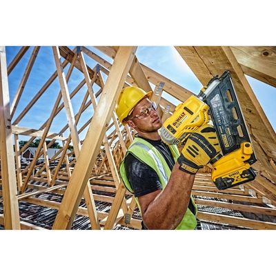 DEWALT SPIKPISTOL DCN692P2 18V (Med batteri och laddare)
