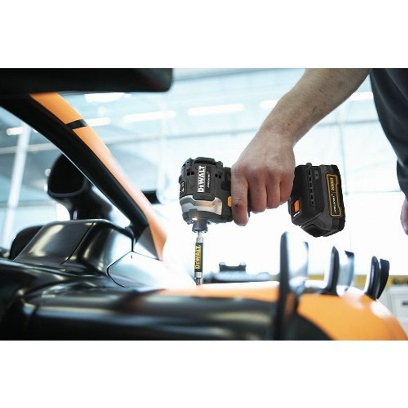 DEWALT VERKTYGSKIT DCK200ME2GT-QW MCLAREN LIMITED EDITION