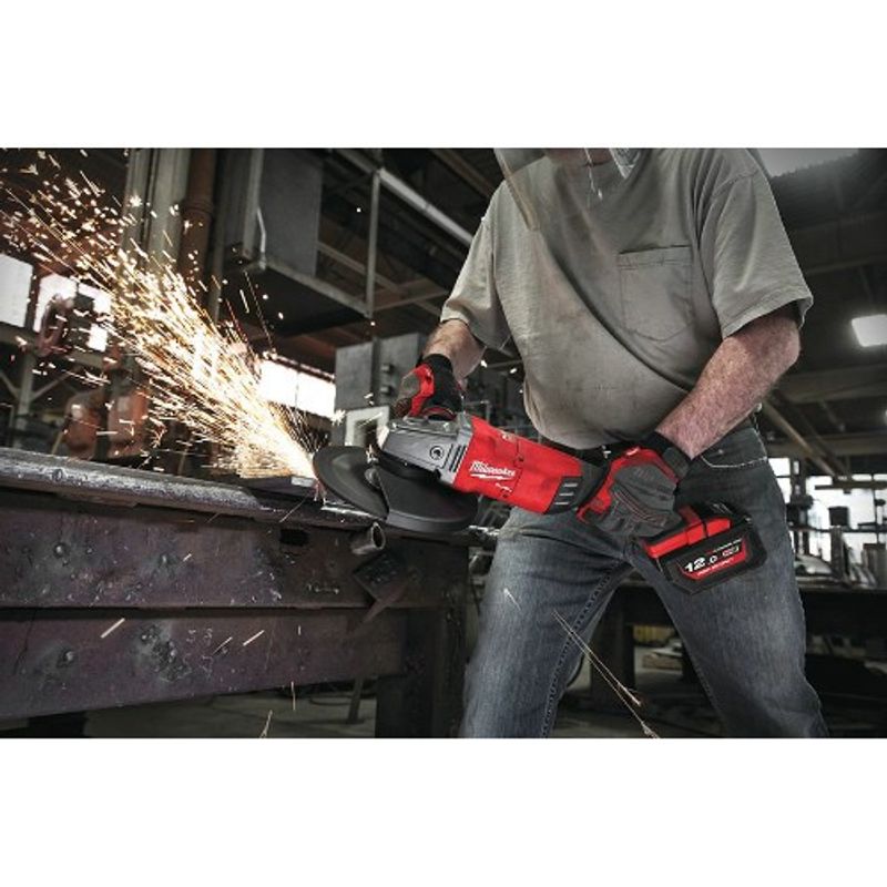 MILWAUKEE VINKELSLIP M18 FLAG230XPDB-121C (Med batteri och laddare)