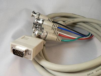 RGB-kabel med kontakter.  (R+G+B+VSync+HSync)