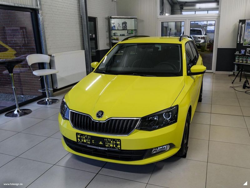 Avery Gloss Ambulance Yellow