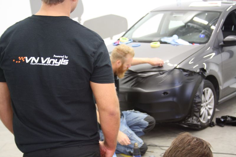 Powered by VN Vinyls, #LAYEDNOTSPRAYED T-Shirt Svart