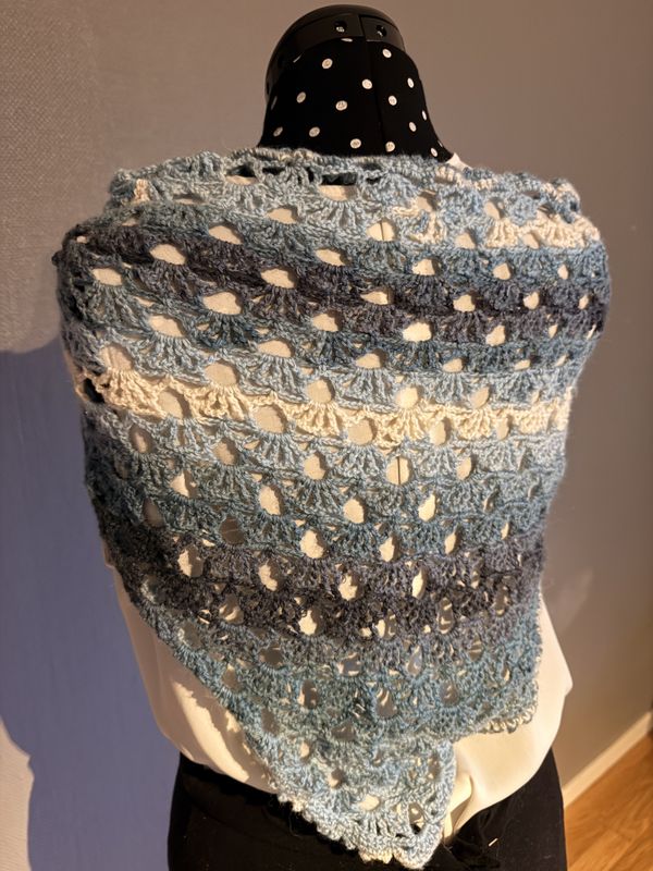 Sjal i snäckskals mönster