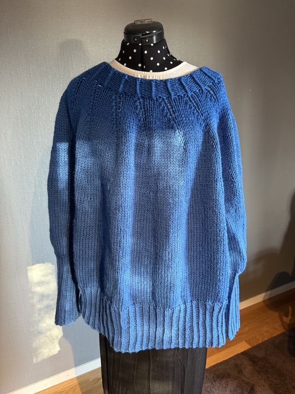 Blå "oversize" tröja