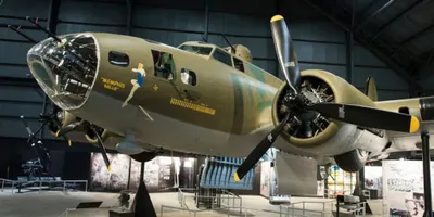 COBI-5749 B-17F Flying Fortress "Memphis Belle" - Executive Edition