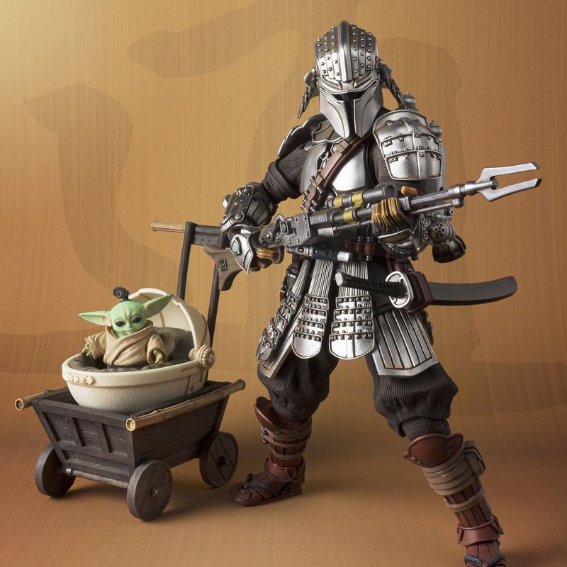 Star Wars: The Mandalorian - Ronin Mandalorian Beskar Armor and Grogu PVC Statue