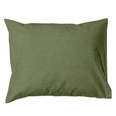 Vackert olivgrönt örngott med jeanssöm i vintage tvättad bomull för en extra mjuk och skön känsla. 100% BCI bomull för bättre miljöval.