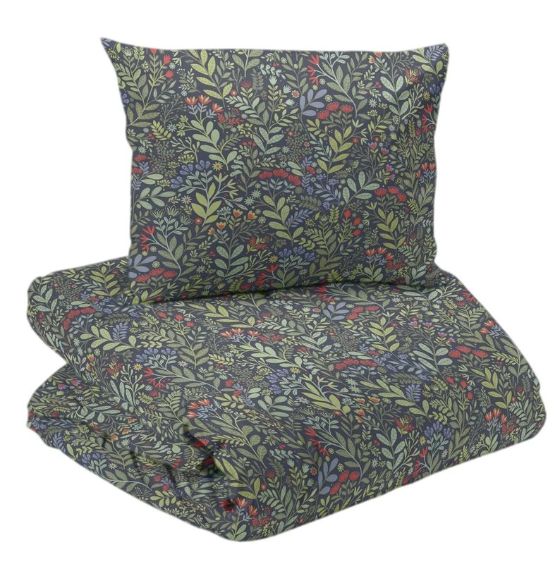 Bäddset med vackert småmönstrat blommotiv av 100% bomull, OEKO-tex-certifierat. Mönstret är skapat av en svensk designer