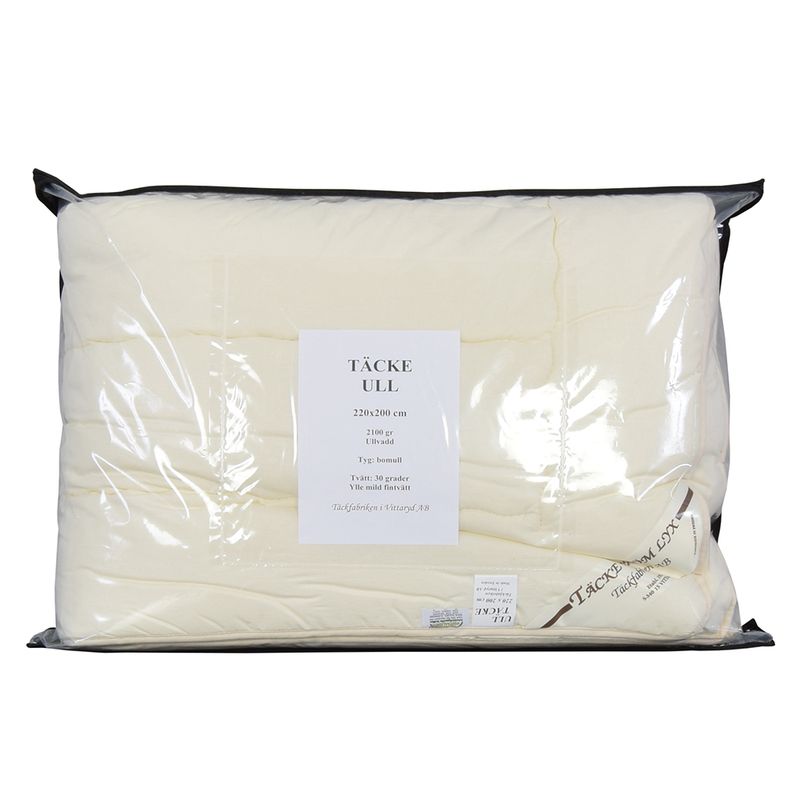 Täcke fyllt med ullvadd till dubbelsäng med offwhite bomullstyg och passpoalkant. Täcket är gjort i Sverige. öko-tex