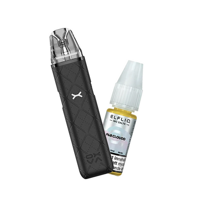 OXVA Xlim Go Pod Kit bredvid Elfliq P&B Cloudd flaska, placerade mot en ljus bakgrund.