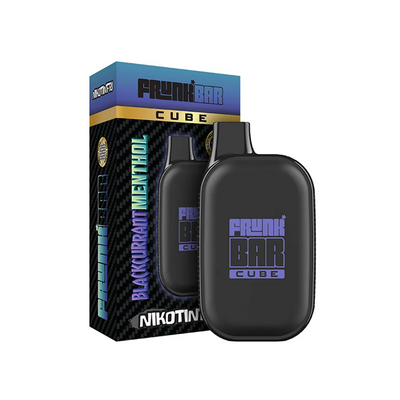 Frunk Bar Cube ZERO Mesh Engångs Vape Blackcurrant Menthol bredvid originalförpackning