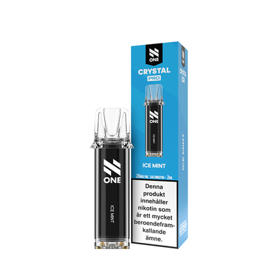 På bilden syns en pod och en låda. Podden är svart och på den står det n one ice mint. Lådan är blå och på den står det n one crystal pro ice mint 20mg/ml saltnikotin 2ml