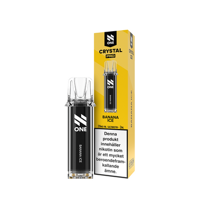 På bilden syns en pod och en låda. Podden är svart och på den står det n one banan ice. Lådan är gul och på den står det n one crystal pro banan ice 20mg/ml saltnikotin 2ml banan ice