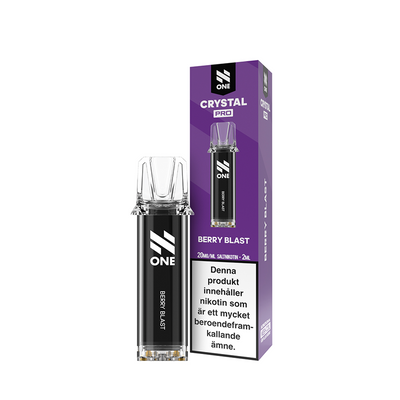 På bilden syns en pod och en låda. Podden är svart och på den står det n one berry blast. Lådan är lila och på den står det n one crystal pro berry blast 20mg/ml saltnikotin 2ml