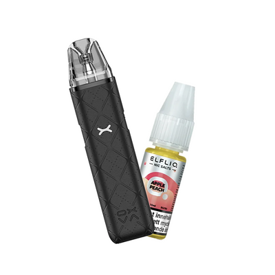 OXVA Xlim Go Pod Kit bredvid Elfliq Apple Peach flaska, placerade mot en ljus bakgrund.