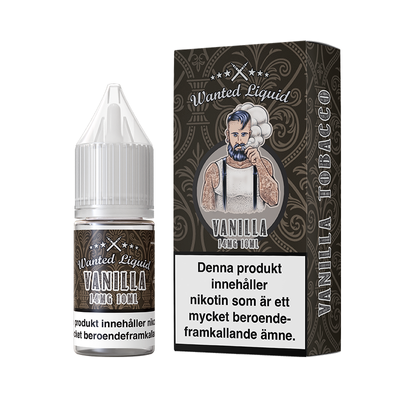 På bilden syns en flaska och låda. Lådan har ett motiv utav en tatuerad man som röker. Båda flaska och låda är brun. På båda flaska och låda står det wanted liquid vanilla 14mg 10ml vanilla tobacco
