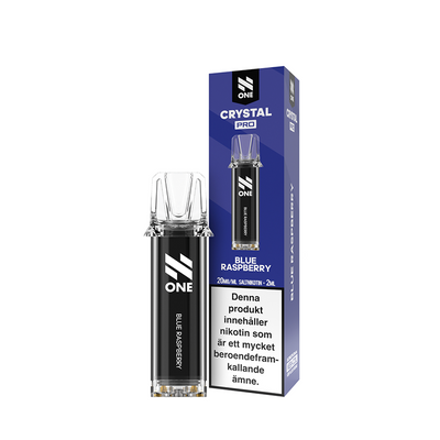 På bilden syns en pod och en låda. Podden är svart och på den står det n one blue raspberry. Lådan är blå och på den står det n one crystal pro blue raspberry 20mg/ml saltnikotin 2ml