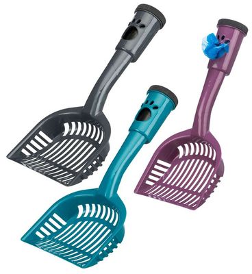 Spade med bajspåsar i skaftet Mörkgrå