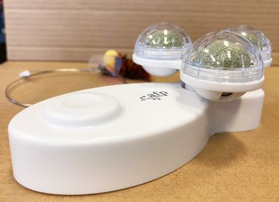 Kattlekak spinnertoy väggmonterad
