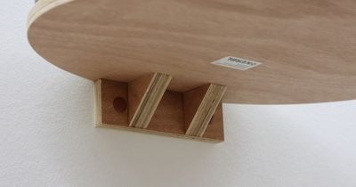 Vägghängd sovhylla vitt tyg