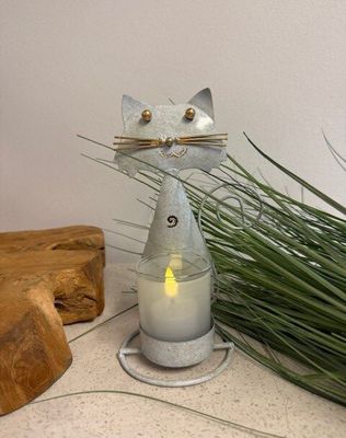 Ljuslykta katt i hamrad plåt vit