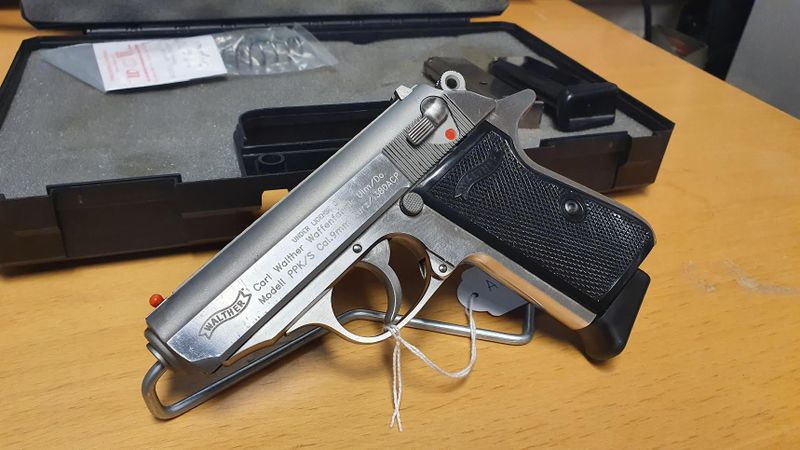 Walther PPK/S 9mm/380ACP , s/n 1758BAK