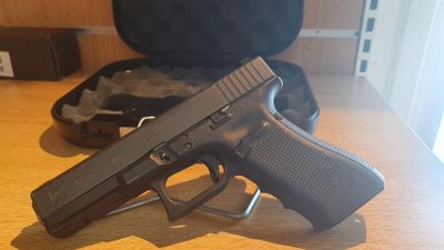 Glock 17 Gen4 9mm s/n SGK205 *VMB*