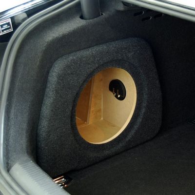 Baslåda Cerwin-Vega VEGA 10" för Audi A4 B8 Sedan