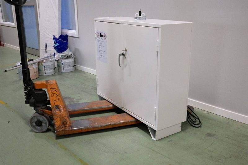 JiWa - Brandisolerat Batteriskåp BAT – Laddskåp för Litium- och Litiumjonbatterier med Brandvarnare och Ventilation, 3 storlekar