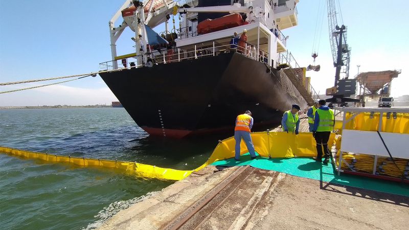 AquaGuard 1150F – Tyngsta Skärmlänsan för Offshore, Industrihamnar och Kraftigt Exponerade Vatten, 1150 mm, Gul