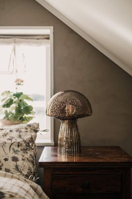 Fungo bordslampa brun