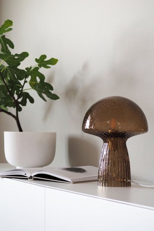 Fungo bordslampa brun