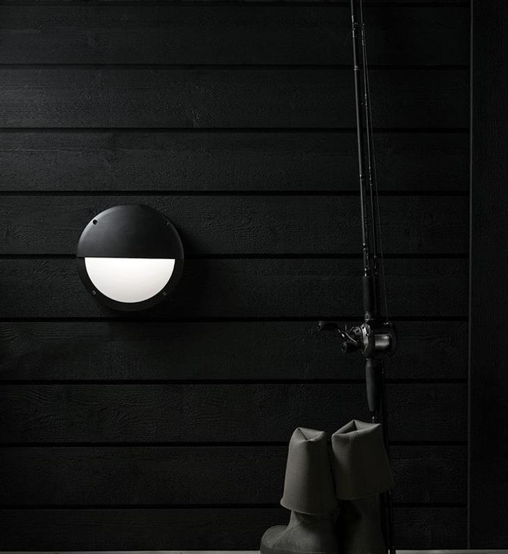 Hero vägglampa svart