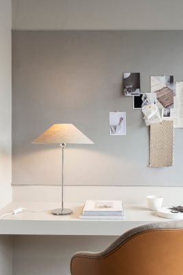 Line bordslampor silver