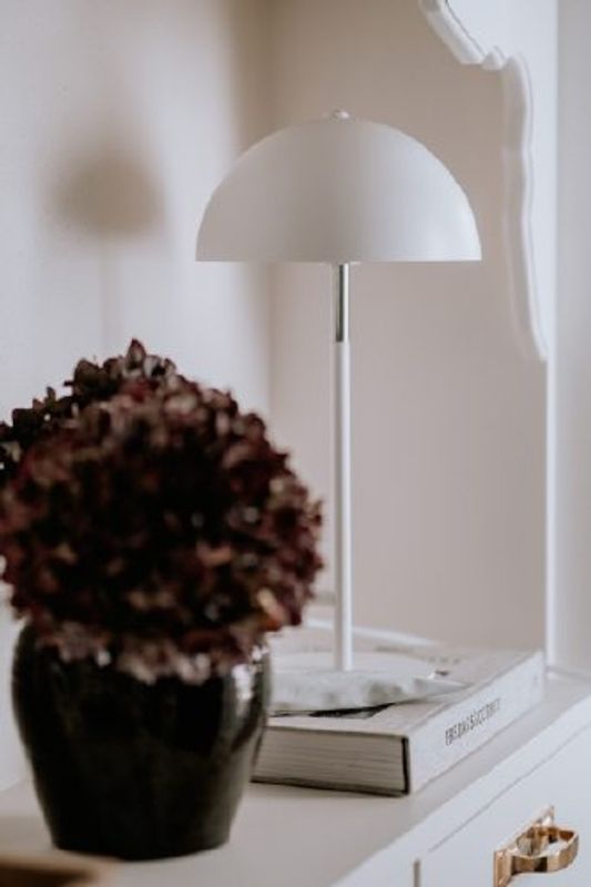 Icon bordslampa vit