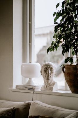 Bullen bordslampa vit